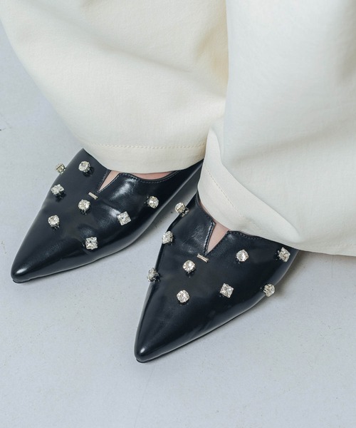 EVOL（イーボル）の「【ふかふか・クッション入り】Vカットステッチパンプス IZ5815（パンプス・レディース・シルバーグレー/ゴールド/ブラック/アイボリー/ブラック系その他/ブラック×ブラック/シルバー/パイソン・22.0cm/22.5cm/23.0cm/23.5cm/24.0cm/24.5cm/25.0cm）」の5枚目の写真