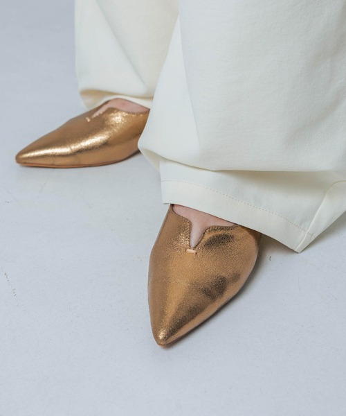 EVOL（イーボル）の「【ふかふか・クッション入り】Vカットステッチパンプス IZ5815（パンプス・レディース・シルバーグレー/ゴールド/ブラック/アイボリー/ブラック系その他/ブラック×ブラック/シルバー/パイソン・22.0cm/22.5cm/23.0cm/23.5cm/24.0cm/24.5cm/25.0cm）」の7枚目の写真