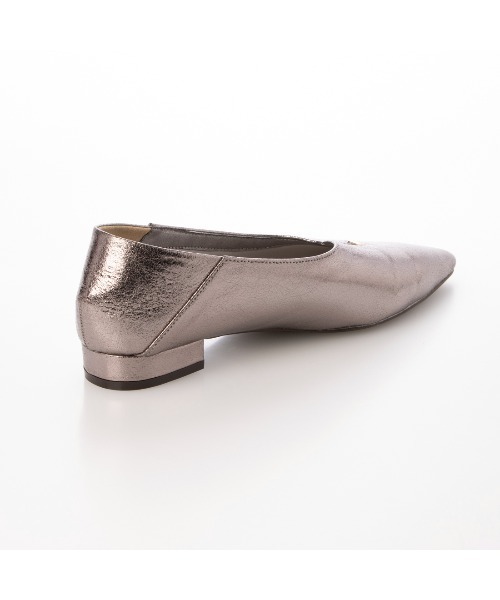 EVOL（イーボル）の「【ふかふか・クッション入り】Vカットステッチパンプス IZ5815（パンプス・レディース・シルバーグレー/ゴールド/ブラック/アイボリー/ブラック系その他/ブラック×ブラック/シルバー/パイソン・22.0cm/22.5cm/23.0cm/23.5cm/24.0cm/24.5cm/25.0cm）」の11枚目の写真