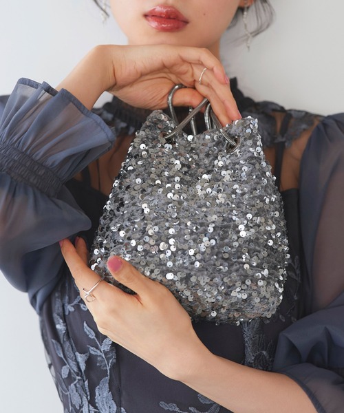 RUIRUE BOUTIQUE(ルイルエブティック)の「2way スパンコール 巾着 パーティーバッグ | レディース 結婚式 パーティー オケージョン セレモニー フォーマル お呼ばれ ハンドバッグ ショルダーバッグ(ハンドバッグ・レディース・ブラックミックス/グレー/シルバー/ブラック・FREE)」の4枚目の写真