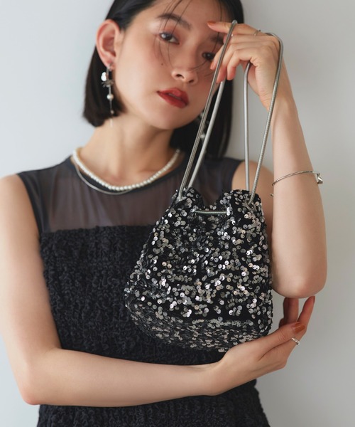 RUIRUE BOUTIQUE(ルイルエブティック)の「2way スパンコール 巾着 パーティーバッグ | レディース 結婚式 パーティー オケージョン セレモニー フォーマル お呼ばれ ハンドバッグ ショルダーバッグ(ハンドバッグ・レディース・ブラックミックス/グレー/シルバー/ブラック・FREE)」の5枚目の写真