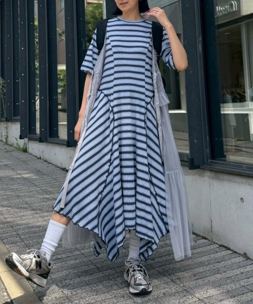 Candy Stripper(キャンディストリッパー)の「MULTI BORDER FLARE ワンピース(ワンピース・レディース・グレー/ブラック/ピンク・FREE)」の3枚目の写真