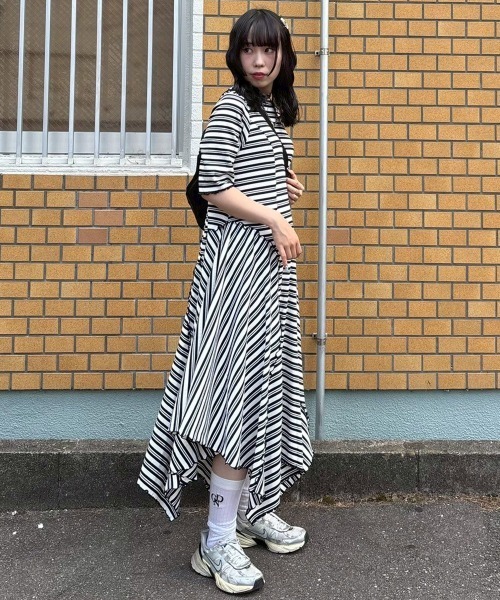 Candy Stripper(キャンディストリッパー)の「MULTI BORDER FLARE ワンピース(ワンピース・レディース・グレー/ブラック/ピンク・FREE)」の13枚目の写真