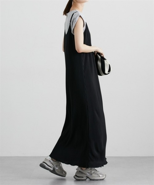 nissen（ニッセン）の「プリーツキャミワンピース（ワンピース・レディース・ブラック系その他/ブルー/ブラック/ベージュ・M/L/LL）」の8枚目の写真