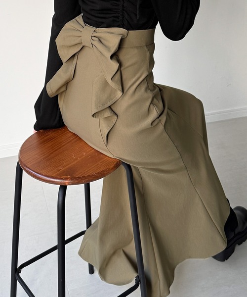 junoah（ジュノア）の「バックリボンマーメイドスカート（裏地無し）（スカート・レディース・ブラック/ダークベージュ/ダークグレー/ブラウン/ボルドー・LARGE/MEDIUM/SMALL/X-LARGE）」の4枚目の写真