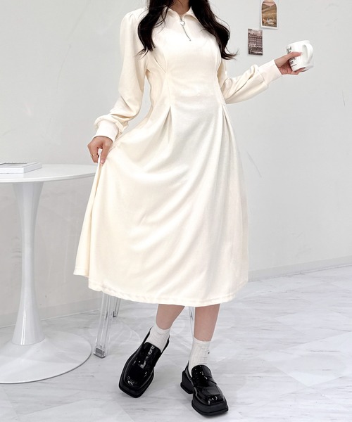 Mejoul(メジュール)の「ハーフジップ ハートチャーム フレア スウェットワンピース(ワンピース・レディース・アイボリー/ブラック・M/L)」の4枚目の写真