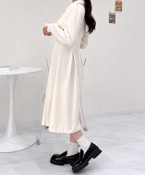 Mejoul(メジュール)の「ハーフジップ ハートチャーム フレア スウェットワンピース(ワンピース・レディース・アイボリー/ブラック・M/L)」の6枚目の写真