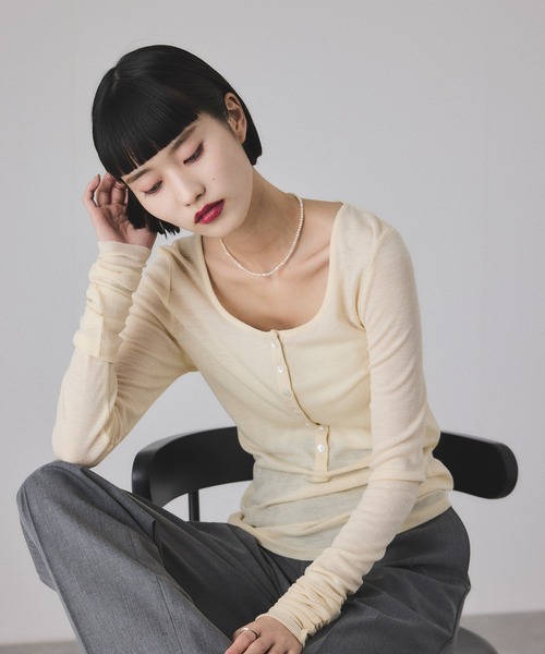 ADAM ET ROPE'(アダムエロペ)の「ヘンリーネックカットオフウールプルオーバー(Tシャツ/カットソー・レディース・グリーン系その他/ブラウン系その他2/キナリ/ブラック/レッド・FREE)」の18枚目の写真