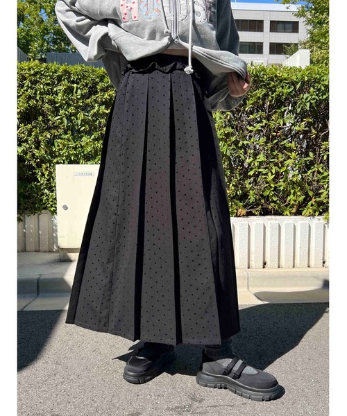 WC（ダブル シー）の「《秋冬新作★》フリルウエストドットロングスカート（スカート・レディース・グレー/ブラック・FREE）」の2枚目の写真