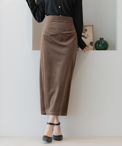 Andemiu(アンデミュウ)の「ベロアIラインスカート591940(スカート・レディース・ブラック/アイボリー/ブラウン・SMALL/MEDIUM)」の3枚目の写真