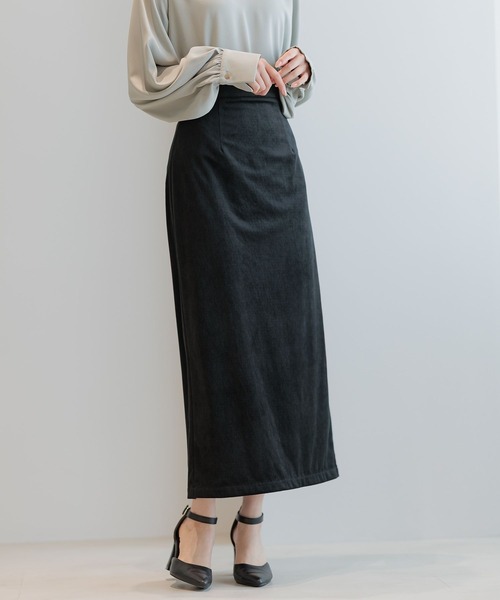 Andemiu(アンデミュウ)の「ベロアIラインスカート591940(スカート・レディース・ブラック/アイボリー/ブラウン・SMALL/MEDIUM)」の1枚目の写真