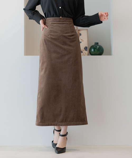 Andemiu(アンデミュウ)の「ベロアIラインスカート591940(スカート・レディース・ブラック/アイボリー/ブラウン・SMALL/MEDIUM)」の7枚目の写真