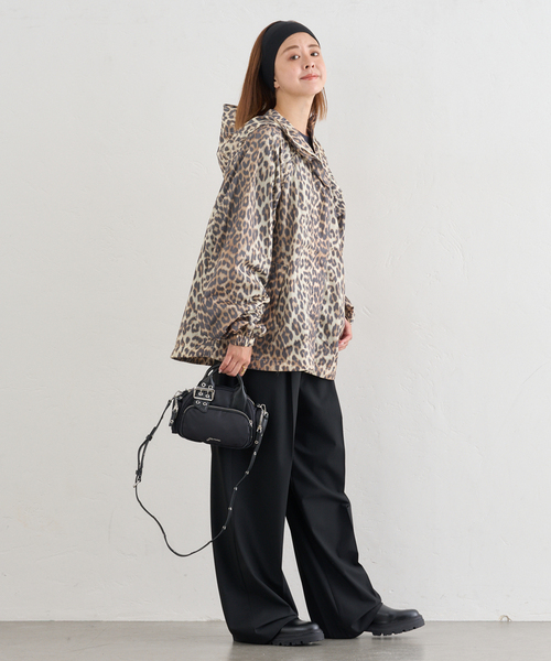 U by SPICK&SPAN(ユーバイスピックアンドスパン)の「GANNI/ガニー Bucky Polochon Small(ショルダーバッグ・レディース・キャメル/ブラック・FREE)」の4枚目の写真