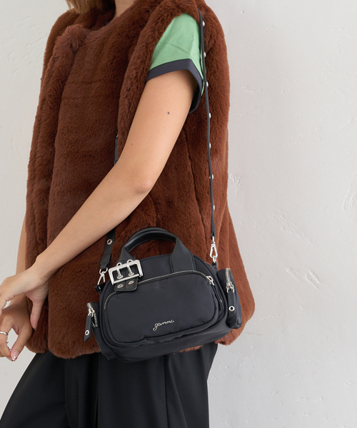 U by SPICK&SPAN(ユーバイスピックアンドスパン)の「GANNI/ガニー Bucky Polochon Small(ショルダーバッグ・レディース・キャメル/ブラック・FREE)」の7枚目の写真