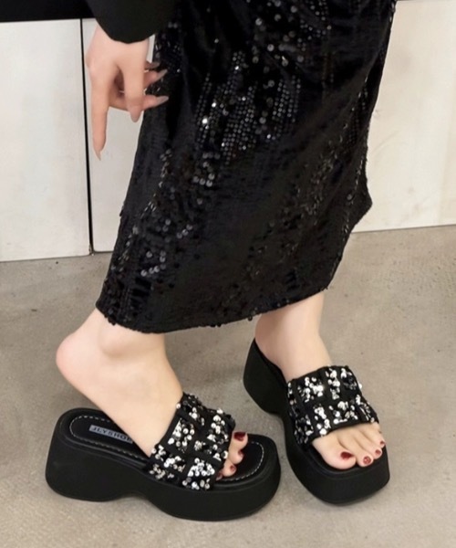 FUNdaysion(ファンデイション)の「スパンコール厚底サンダル(サンダル・レディース・シルバー/ブラック/アイボリー・23.5cm/23cm/24cm)」の1枚目の写真