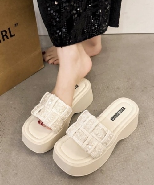 FUNdaysion(ファンデイション)の「スパンコール厚底サンダル(サンダル・レディース・シルバー/ブラック/アイボリー・23.5cm/23cm/24cm)」の2枚目の写真