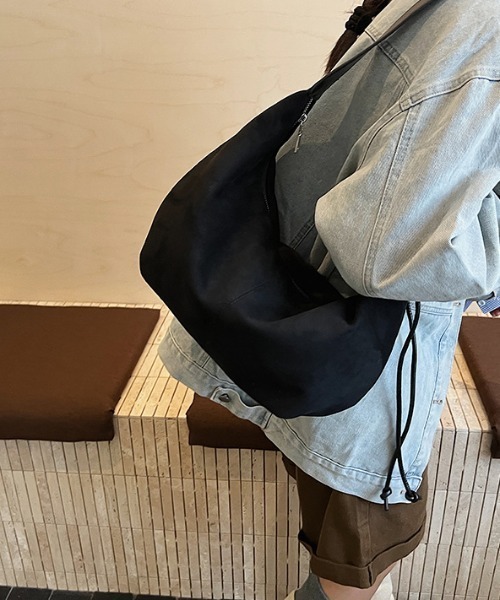 mebole(メボレ)の「Cozy Move Tie bag(ショルダーバッグ・レディース・ブラック/キャメル/ダークブラウン・FREE)」の14枚目の写真