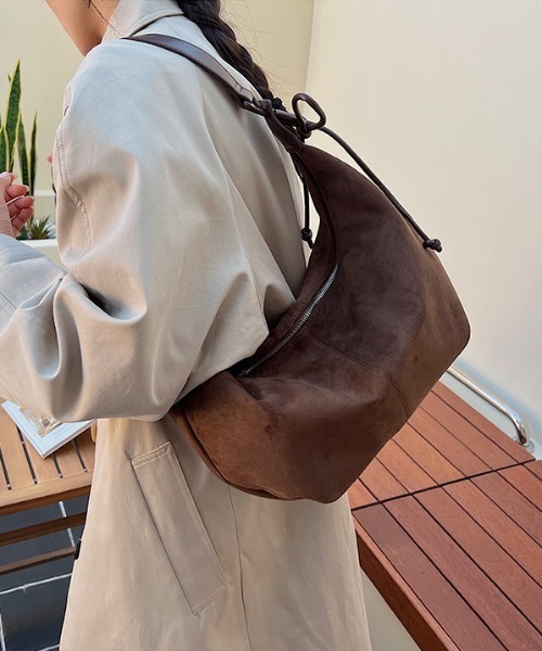 mebole(メボレ)の「Cozy Move Tie bag(ショルダーバッグ・レディース・ブラック/キャメル/ダークブラウン・FREE)」の21枚目の写真