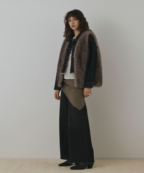 Diagram(ダイアグラム)の「フェイクフォックスファ-ベスト(その他アウター・レディース・ベージュ/グレー・36)」の1枚目の写真