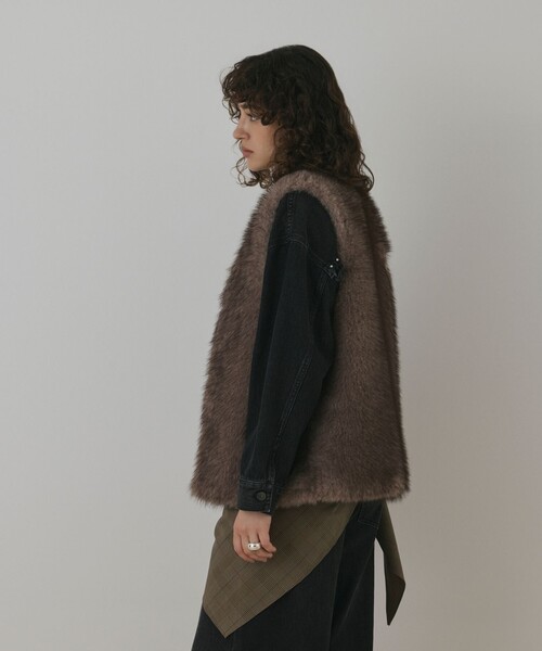 Diagram(ダイアグラム)の「フェイクフォックスファ-ベスト(その他アウター・レディース・ベージュ/グレー・36)」の5枚目の写真