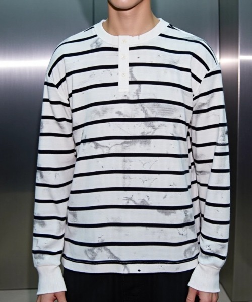 BENUSTA(ベヌスタ)の「A'GEM/9 × .kom 『BENUSTA /ベヌスタ』Washed Border Henley Neck Long Sleeve /ウォッシュドボーダーヘンリーネックロングスリーブ(Tシャツ/カットソー・メンズ・ベージュ/ブラック・XL/L)」の2枚目の写真
