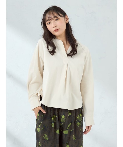 HARUYAMA(ハルヤマ)の「【WEB限定】起毛合わせネックブラウス FURRY(シャツ/ブラウス・レディース・カーキ/ブラック/ブルー/オフホワイト・F)」の6枚目の写真