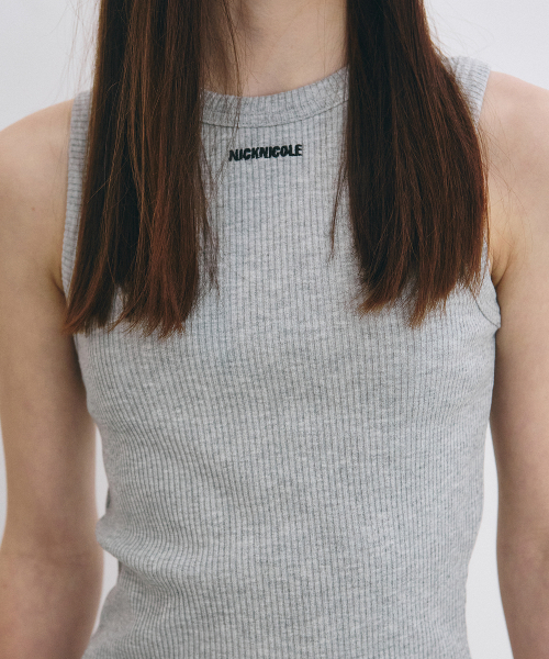 NICK&NICOLE(ニックアンドニコール)の「MINIMAL CROP SLEEVELESS TOP_GRAY(Tシャツ/カットソー・レディース・その他・FREE)」の2枚目の写真
