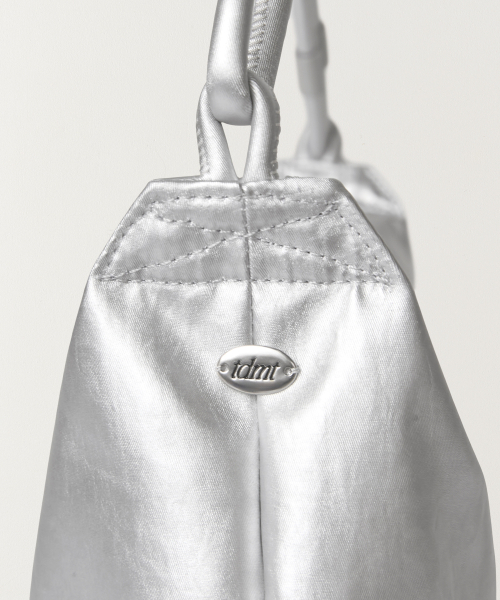 TTUDEMENT（トュードメント）の「LUSTER NYLON HOBO BAG SILVER（ショルダーバッグ・レディース・その他・FREE）」の7枚目の写真