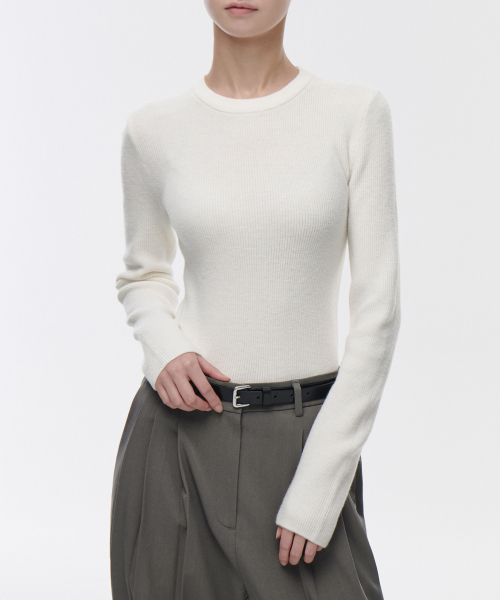 MUSINSA STANDARD WOMAN（ムシンサスタンダードウーマン）の「ウィメンズリブスリムクルーネックニット[アイボリー]（ニット/セーター・レディース・その他・SMALL/MEDIUM/LARGE/X-SMALL）」の3枚目の写真