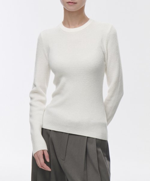 MUSINSA STANDARD WOMAN（ムシンサスタンダードウーマン）の「ウィメンズリブスリムクルーネックニット[アイボリー]（ニット/セーター・レディース・その他・SMALL/MEDIUM/LARGE/X-SMALL）」の4枚目の写真