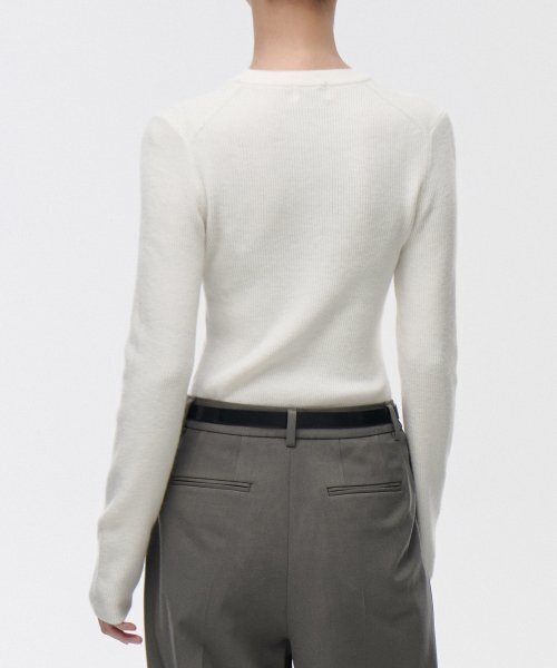 MUSINSA STANDARD WOMAN（ムシンサスタンダードウーマン）の「ウィメンズリブスリムクルーネックニット[アイボリー]（ニット/セーター・レディース・その他・SMALL/MEDIUM/LARGE/X-SMALL）」の5枚目の写真