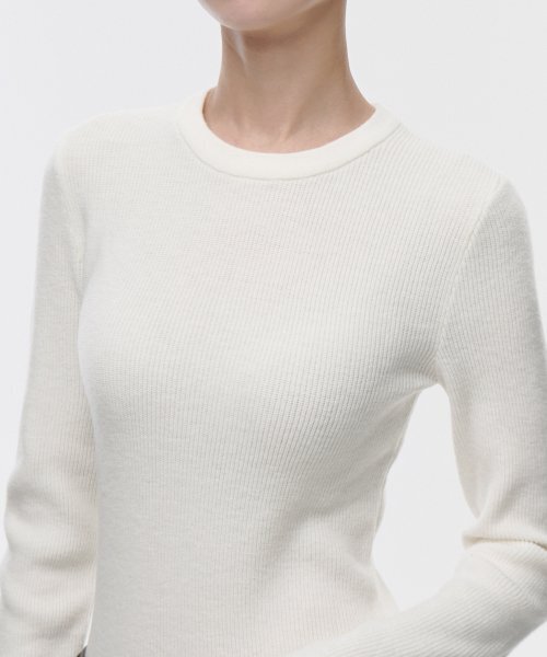 MUSINSA STANDARD WOMAN（ムシンサスタンダードウーマン）の「ウィメンズリブスリムクルーネックニット[アイボリー]（ニット/セーター・レディース・その他・SMALL/MEDIUM/LARGE/X-SMALL）」の6枚目の写真