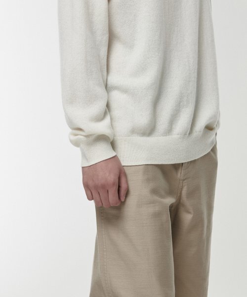 MUSINSA STANDARD（ムシンサスタンダード）の「[プレミアム] カシミヤ100 タートルネックニット [アイボリー]（ニット/セーター・メンズ・その他・SMALL/MEDIUM/LARGE/X-LARGE/XX-LARGE）」の22枚目の写真