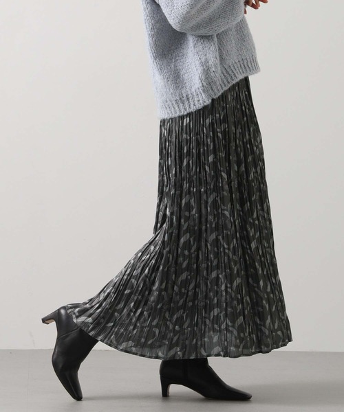 Gready Brilliant（グレディブリリアン）の「割繊ペイントプリーツスカート（スカート・レディース・チャコールグレー/ベージュ・FREE）」の8枚目の写真