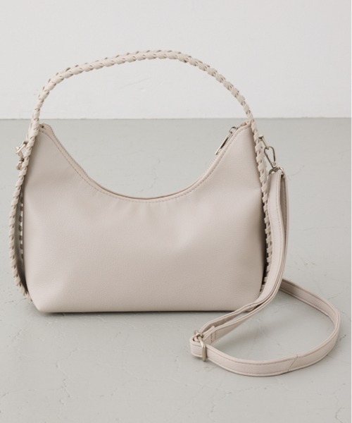 AZUL by moussy(アズールバイマウジー)の「オーバーロックデザインハンドバッグ(ショルダーバッグ・レディース・ブラック/カーキ/グレイッシュベージュ・FREE)」の3枚目の写真