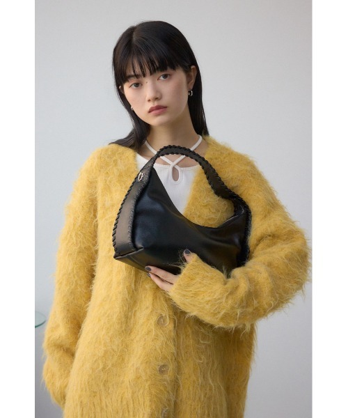 AZUL by moussy(アズールバイマウジー)の「オーバーロックデザインハンドバッグ(ショルダーバッグ・レディース・ブラック/カーキ/グレイッシュベージュ・FREE)」の18枚目の写真