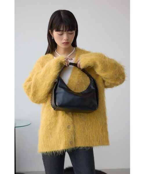 AZUL by moussy(アズールバイマウジー)の「オーバーロックデザインハンドバッグ(ショルダーバッグ・レディース・ブラック/カーキ/グレイッシュベージュ・FREE)」の19枚目の写真