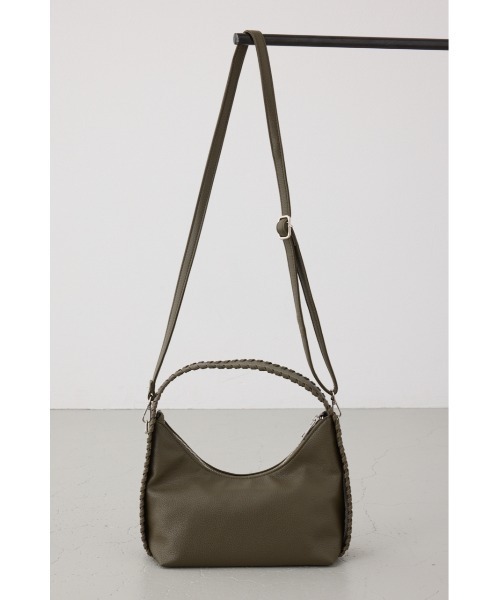 AZUL by moussy(アズールバイマウジー)の「オーバーロックデザインハンドバッグ(ショルダーバッグ・レディース・ブラック/カーキ/グレイッシュベージュ・FREE)」の10枚目の写真