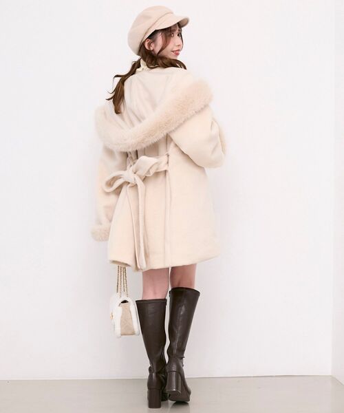 MAJESTIC LEGON（マジェスティックレゴン）の「フード付マルチwayフェイクファーコート（その他アウター・レディース・ベージュ/ライトグレー/ブラック・MEDIUM）」の7枚目の写真