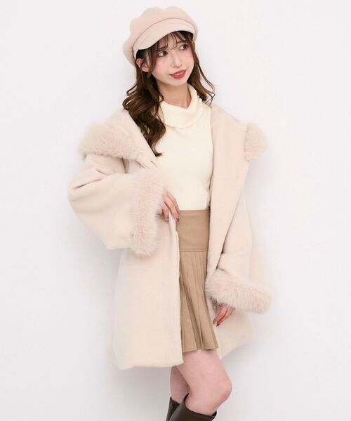 MAJESTIC LEGON（マジェスティックレゴン）の「フード付マルチwayフェイクファーコート（その他アウター・レディース・ベージュ/ライトグレー/ブラック・MEDIUM）」の9枚目の写真