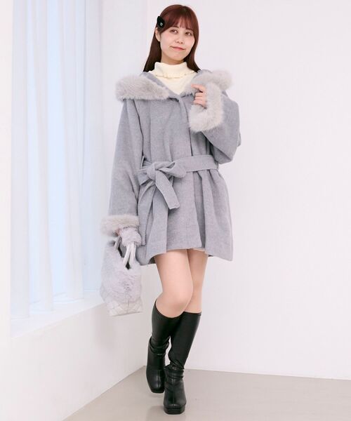 MAJESTIC LEGON（マジェスティックレゴン）の「フード付マルチwayフェイクファーコート（その他アウター・レディース・ベージュ/ライトグレー/ブラック・MEDIUM）」の20枚目の写真