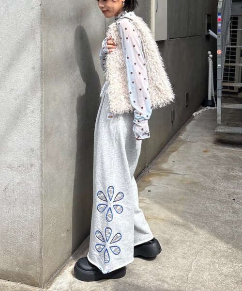 HELLO.SANFRANCISCO（ハローサンフランシスコ）の「★【HELLO.SANFRANCISCO/ハローサンフランシスコ】フロッキー星柄シアートップス（Tシャツ/カットソー・レディース・サックスブルー/ブラック/イエロー・ONE SIZE）」の7枚目の写真