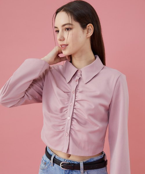 KOLEAT（コレット）の「WOMEN クロップスリムシャーリング 長袖シャツ [PINK] ブーツカット袖 ver.（シャツ/ブラウス・レディース・その他・FREE）」の4枚目の写真