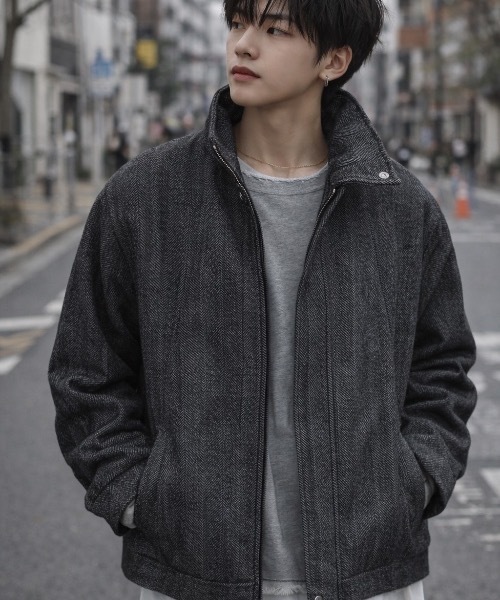CREARE -LINO-(クレアーレリノ)の「スタンドカラーヘリンボーンブルゾン(ブルゾン・メンズ・ブラック/ブラウン・FREE)」の1枚目の写真