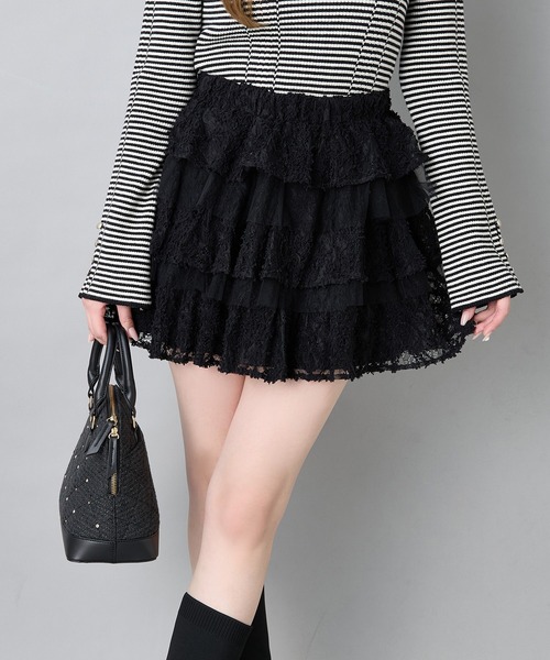 one after another NICE CLAUP(ワンアフターアナザーナイスクラップ)の「フリルティアードミニスカート(スカート・レディース・アイボリー/ブラック/オフホワイト・FREE)」の3枚目の写真