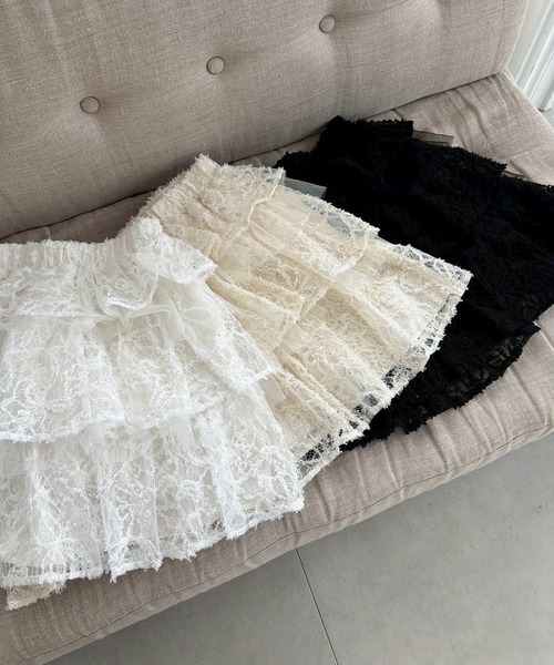 one after another NICE CLAUP(ワンアフターアナザーナイスクラップ)の「フリルティアードミニスカート(スカート・レディース・アイボリー/ブラック/オフホワイト・FREE)」の16枚目の写真