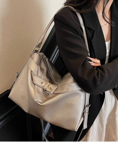 MASHIRO（マシロ）の「【MASHIRO】ベルトデザイン3WAYショルダーバッグ(MA/EK128)（ショルダーバッグ・レディース・シルバー/ブラック/ホワイト・FREE）」の4枚目の写真