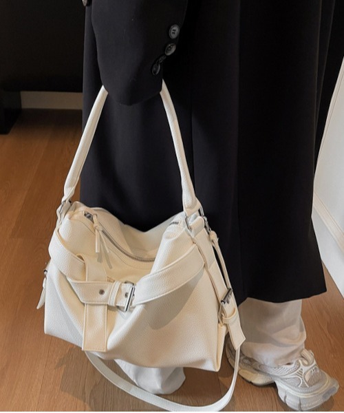 MASHIRO（マシロ）の「【MASHIRO】ベルトデザイン3WAYショルダーバッグ(MA/EK128)（ショルダーバッグ・レディース・シルバー/ブラック/ホワイト・FREE）」の12枚目の写真
