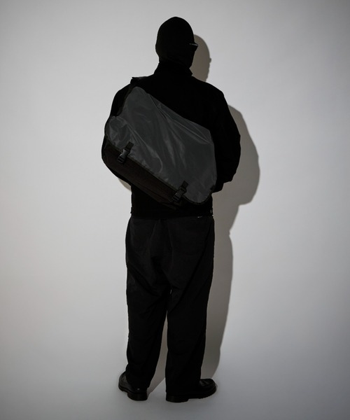PACKING(パッキング)の「PACKING/パッキング/BLACK REFLECTIVE MESSENGER/リフレクティブメッセンジャーバッグ(メッセンジャーバッグ・メンズ・ブラック・F)」の18枚目の写真