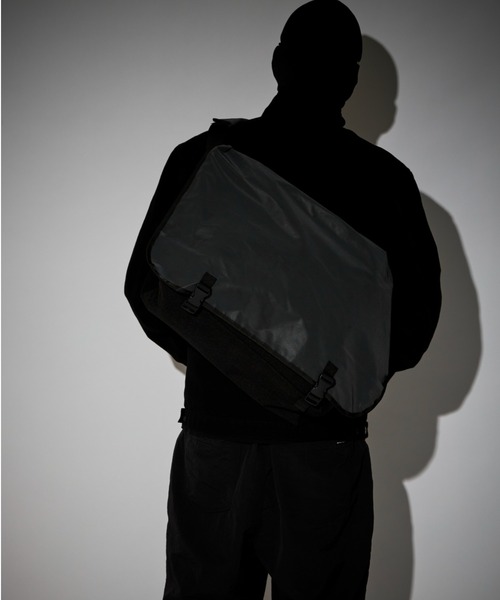 PACKING(パッキング)の「PACKING/パッキング/BLACK REFLECTIVE MESSENGER/リフレクティブメッセンジャーバッグ(メッセンジャーバッグ・メンズ・ブラック・F)」の22枚目の写真